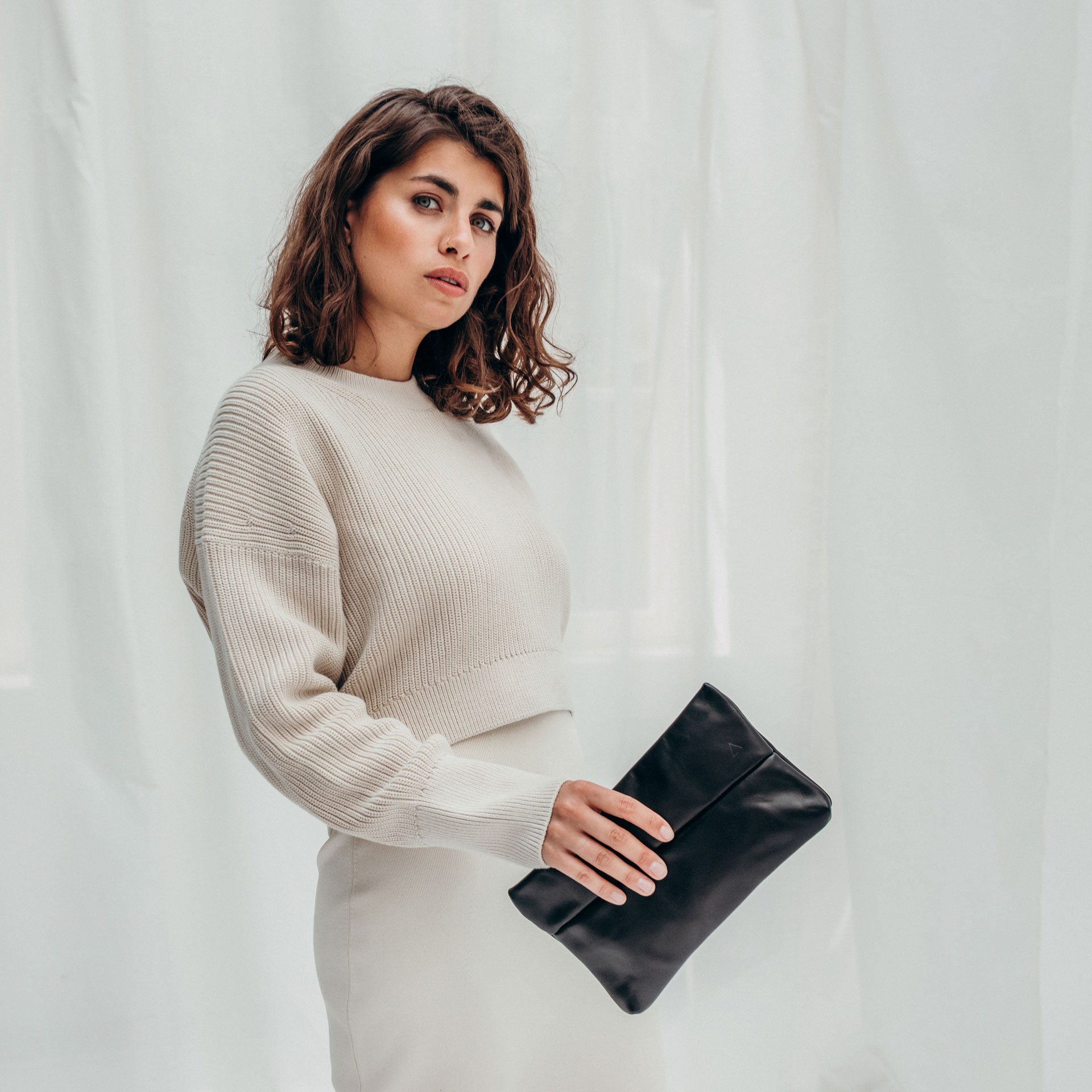 Umhängetasche Isa 3 in 1 aus nachhaltigem schwarz geöltem Naturleder