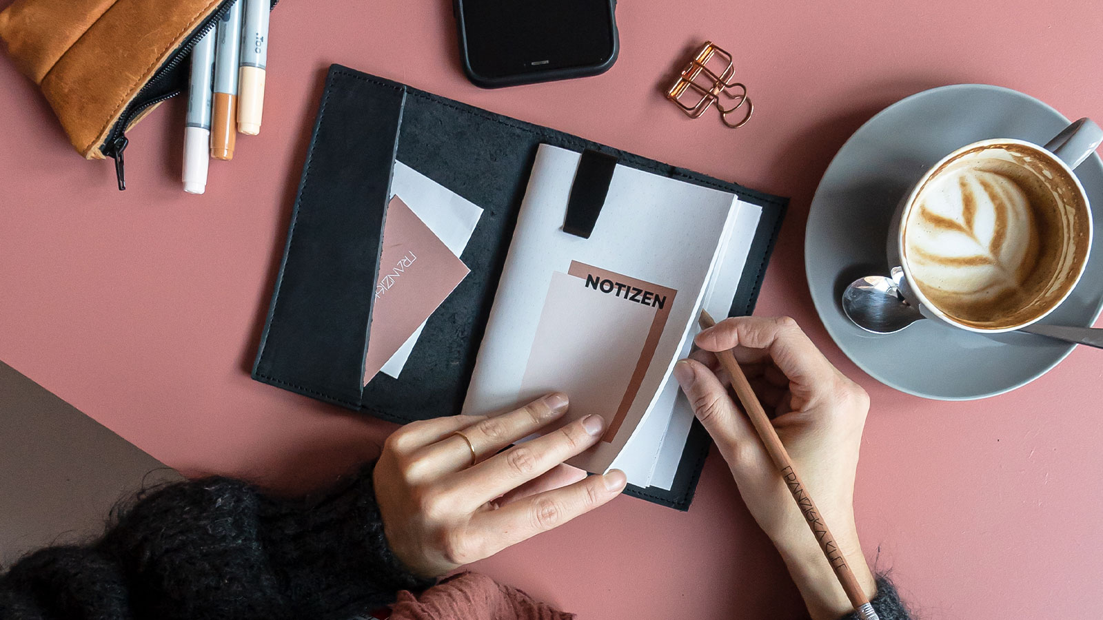 HEADER-accessoires-lederhuellen-franziska-klee-naturleder-mobil