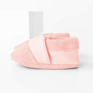 Seitenansicht der Lauflernschuhe MOQ aus nachhaltigem Naturleder in Rosa