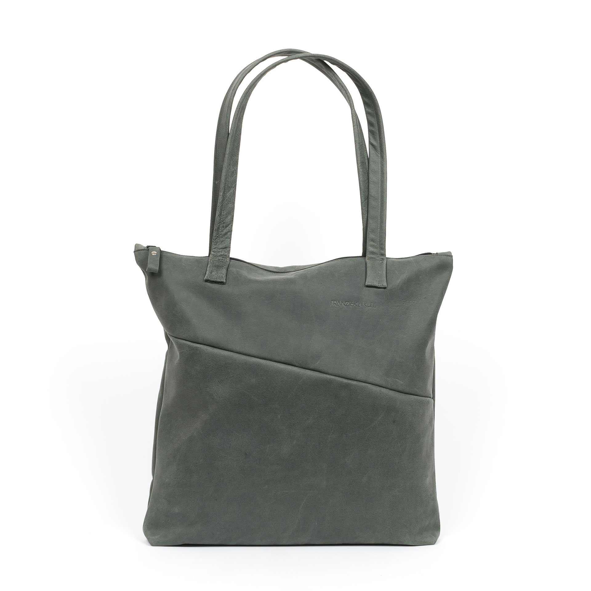 Vorderseite der Wickeltasche MIA MIDI aus nachhaltigem Naturleder in Steingrau mit langen Henkeln und dezenter Logoprägung