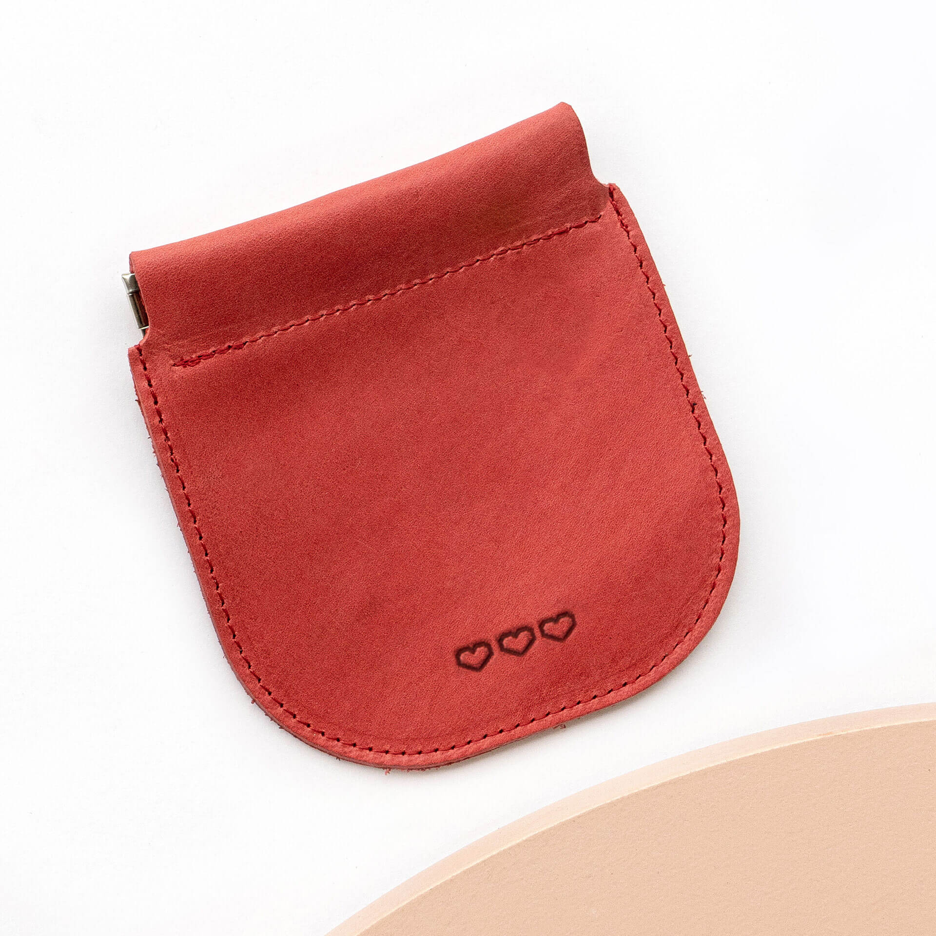 Beispiel für eine individuelle Prägung auf der Rückseite des Klappetuis.