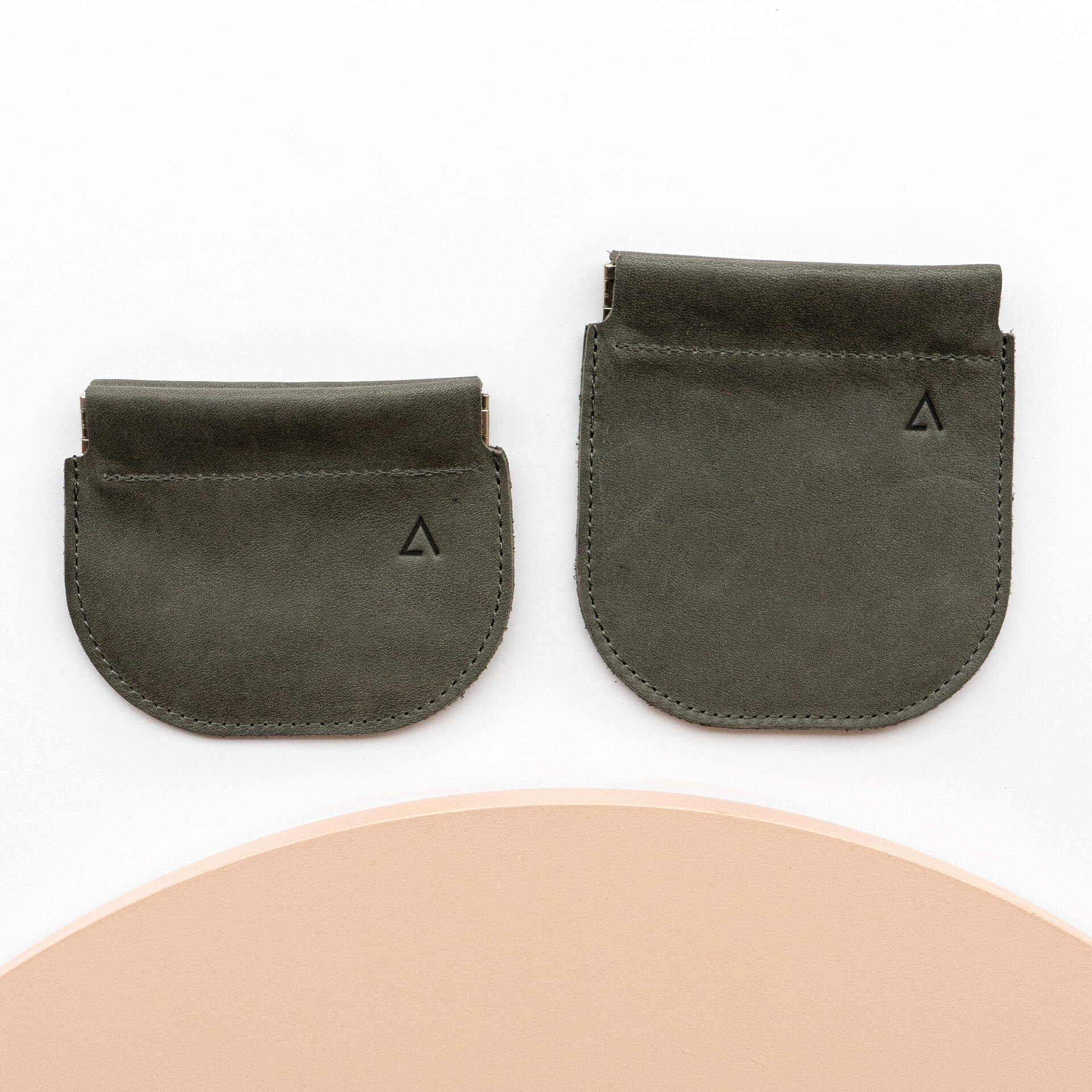 Klappetui-PIP-Portemonnaie-Franziska-Klee-Naturleder-steingrau-01