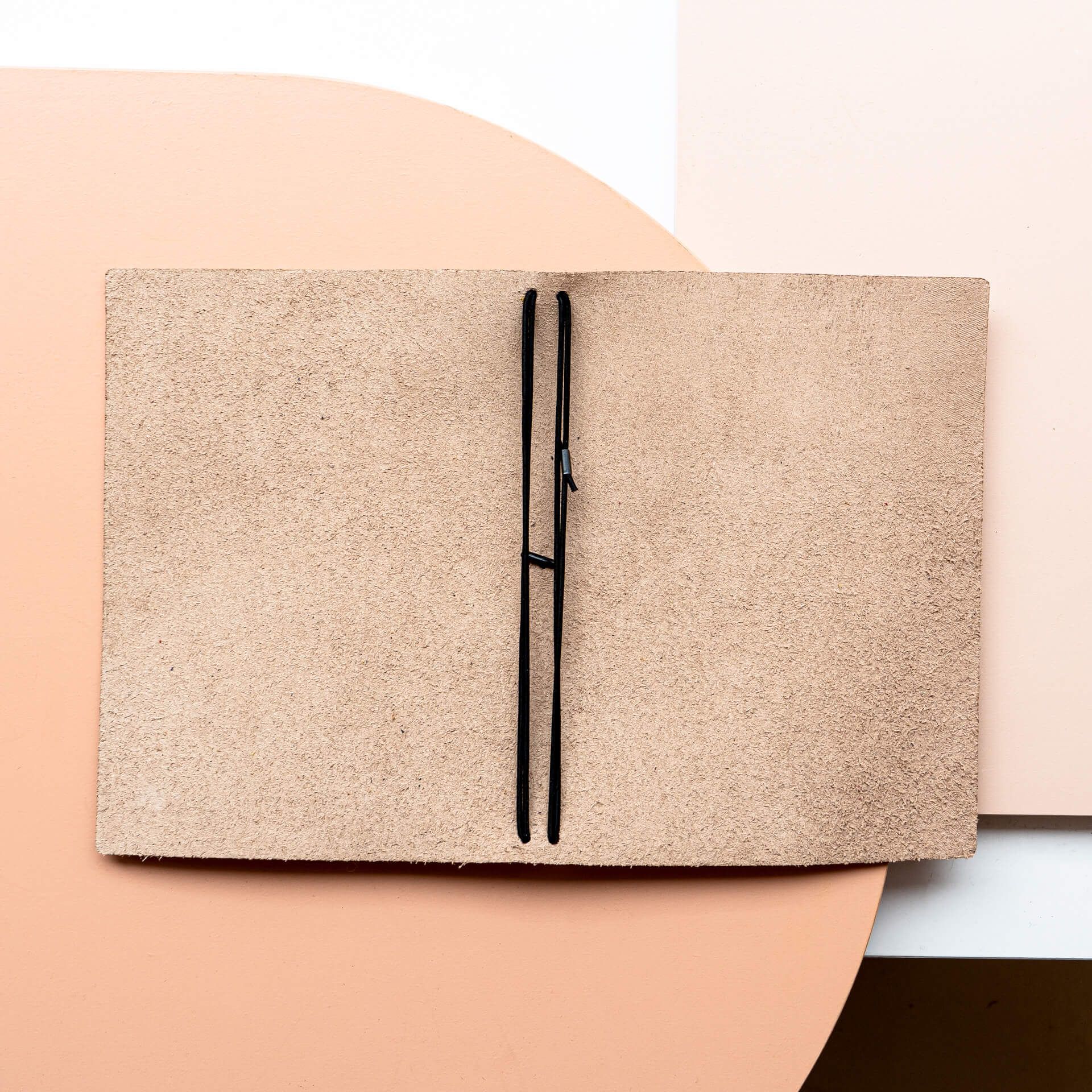 Notizbuchhülle-NUO-A5-Naturleder-Franziska-Klee-01-hellbraun-innen2