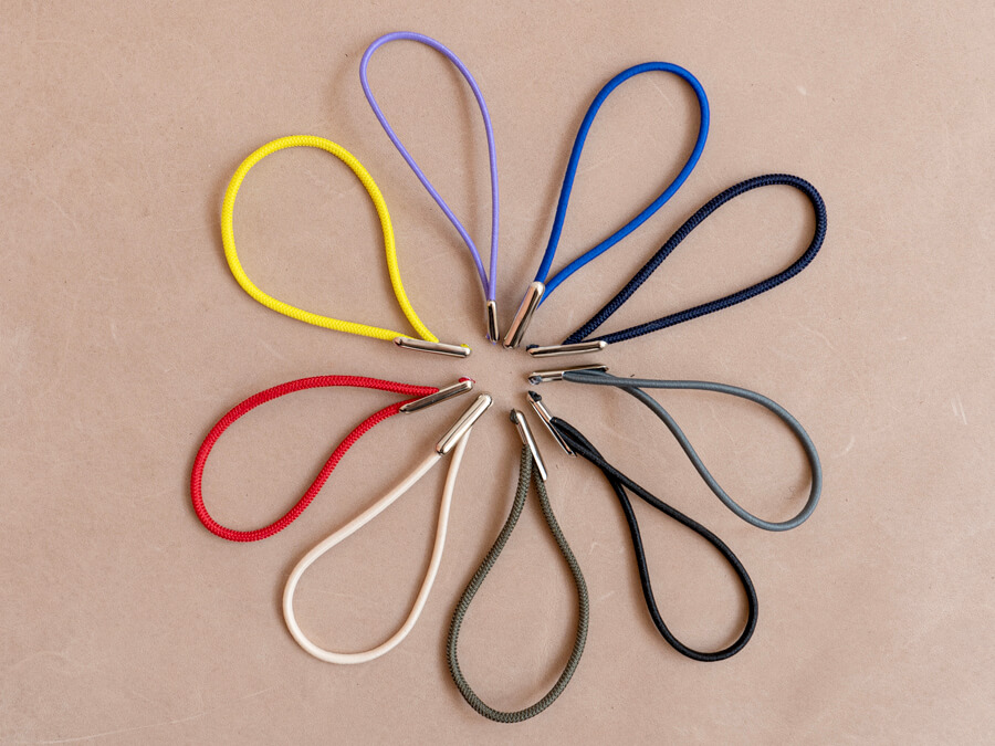 Beispiel wie eine Prägung auf hellbraunem Leder aussieht