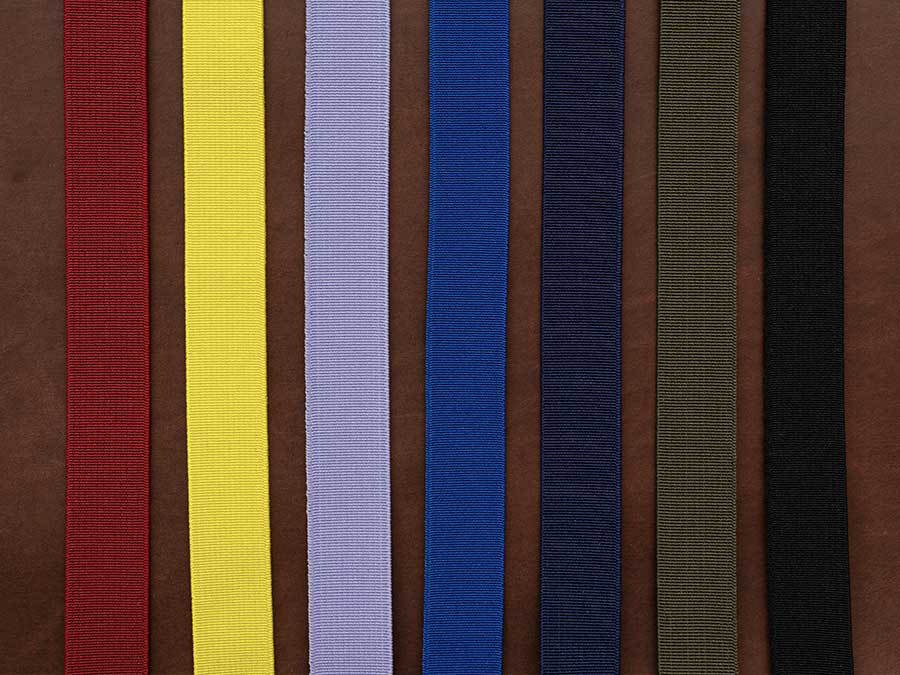 Beispiel wie eine Prägung auf hellbraunem Leder aussieht