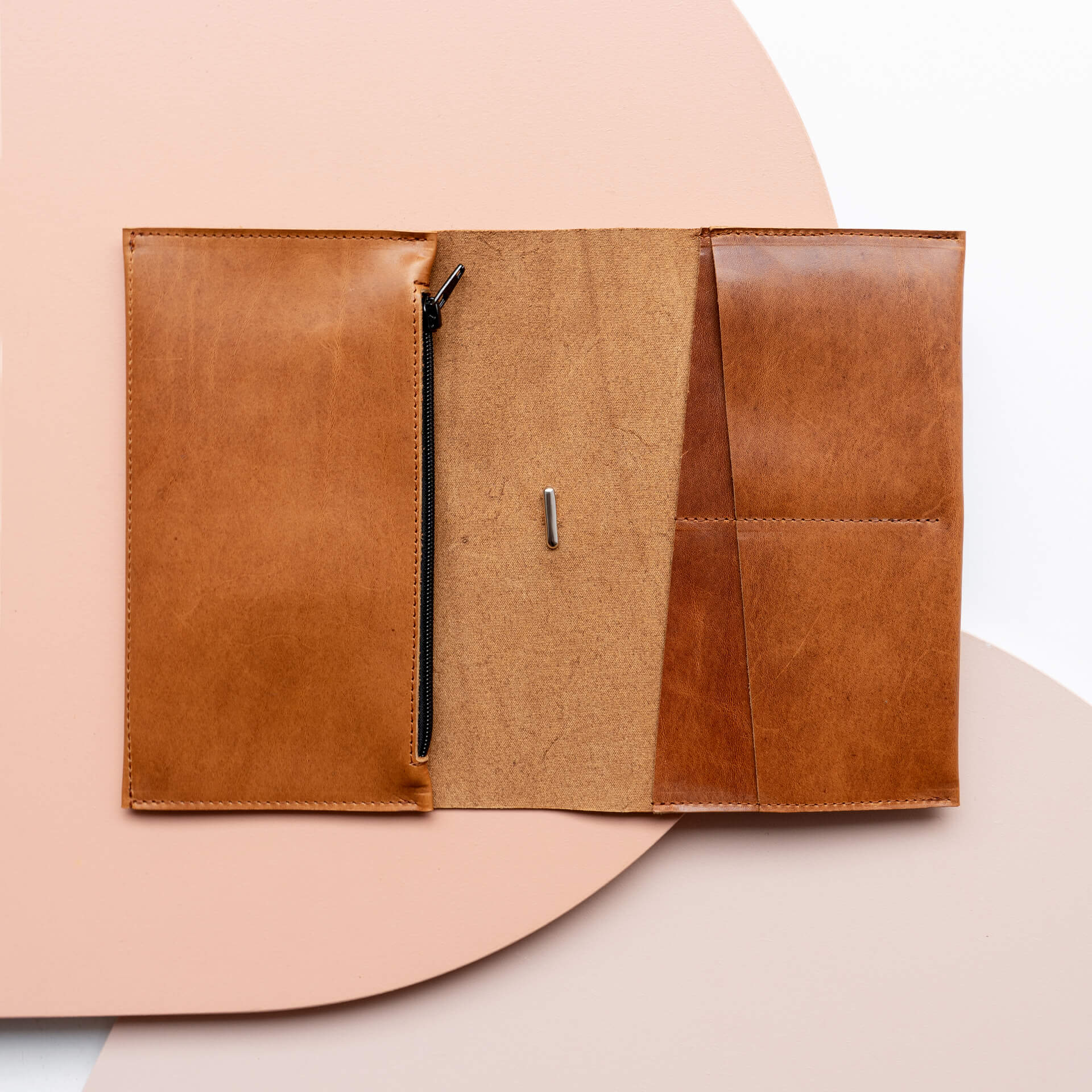 Dokumentenmappe-DOK-Naturleder-FranziskaKlee-Reisemappe-cognac-geoelt-02-1
