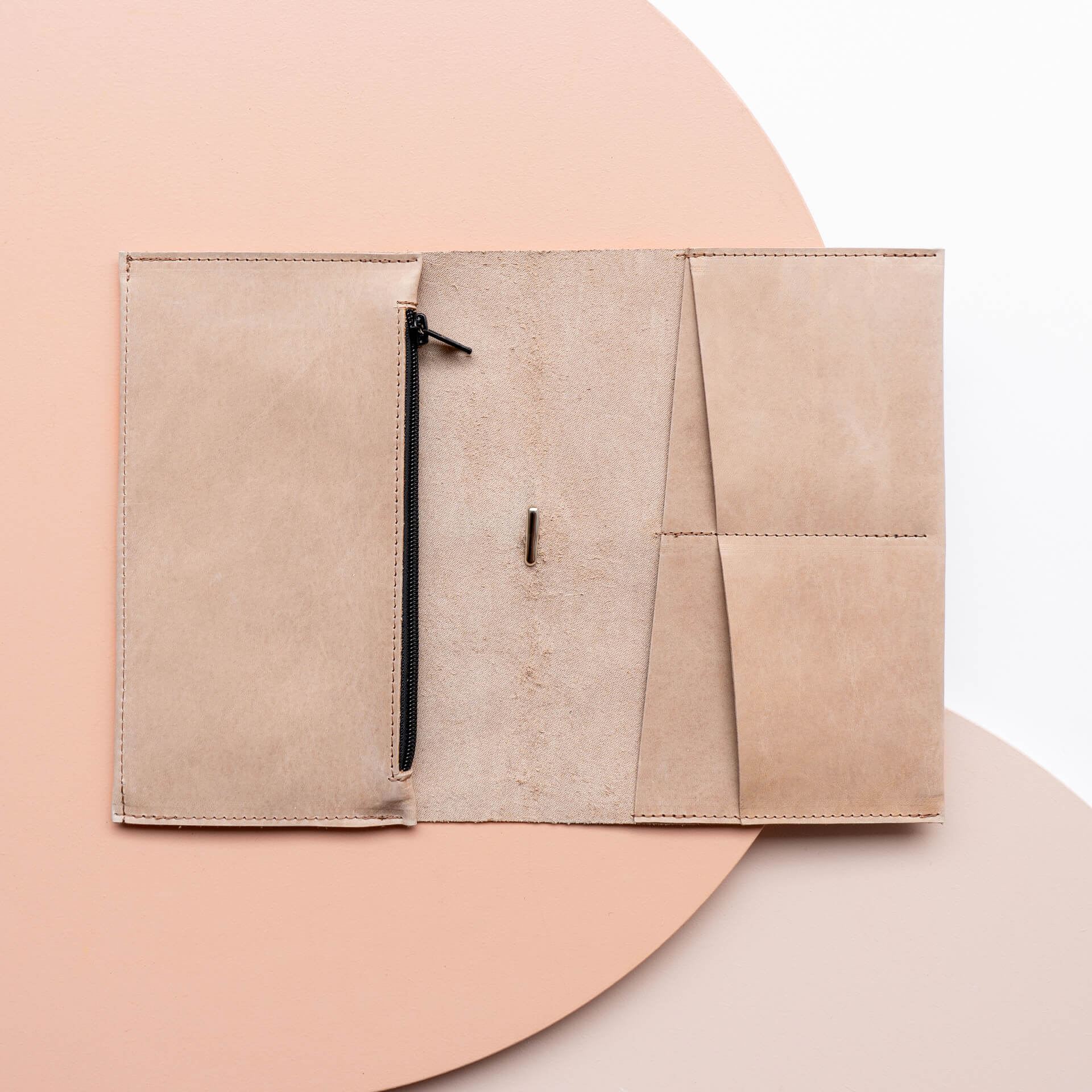 Dokumentenmappe-DOK-Naturleder-FranziskaKlee-Reisemappe-hellbraun-02-1