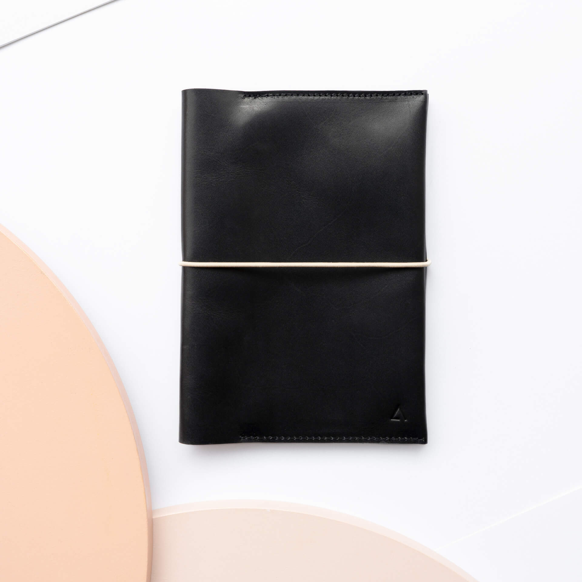 Dokumentenmappe-DOK-Naturleder-FranziskaKlee-Reisemappe-schwarz-geoelt-01-1