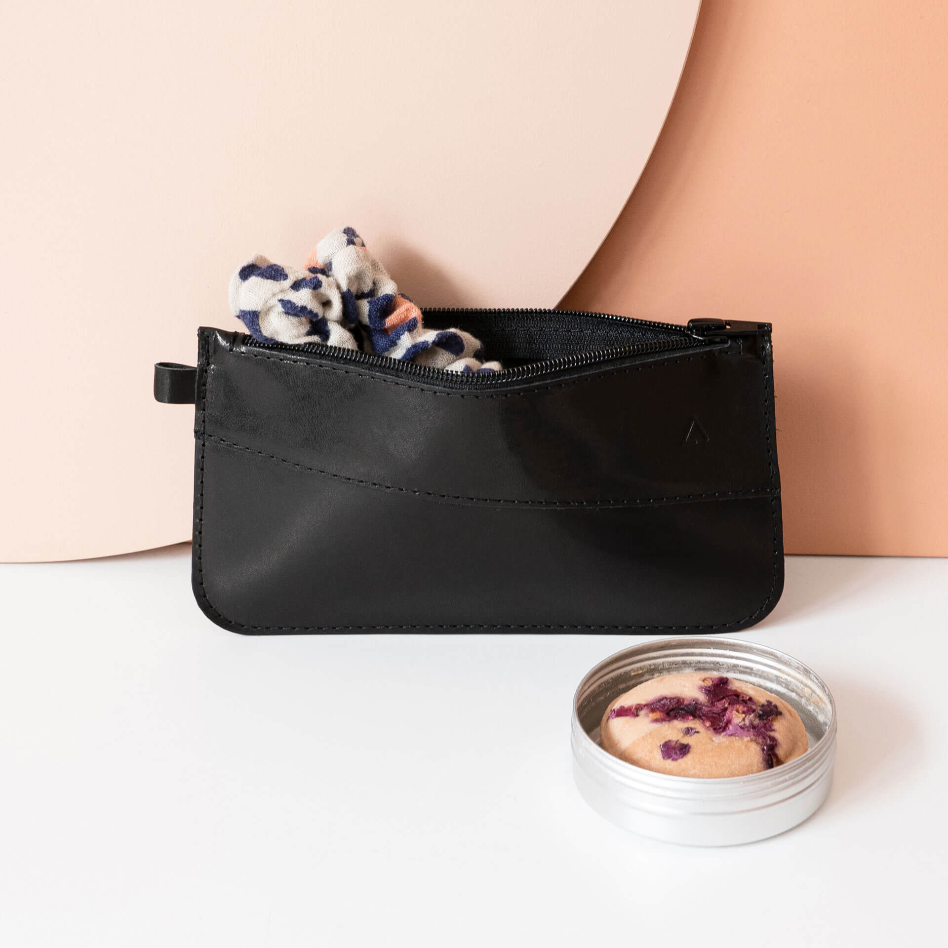 Kulturbeutel-TAO-Franziska-Klee-Naturleder-Washbag-Waschtasche-Clutch-gross-schwarz-geoelt
