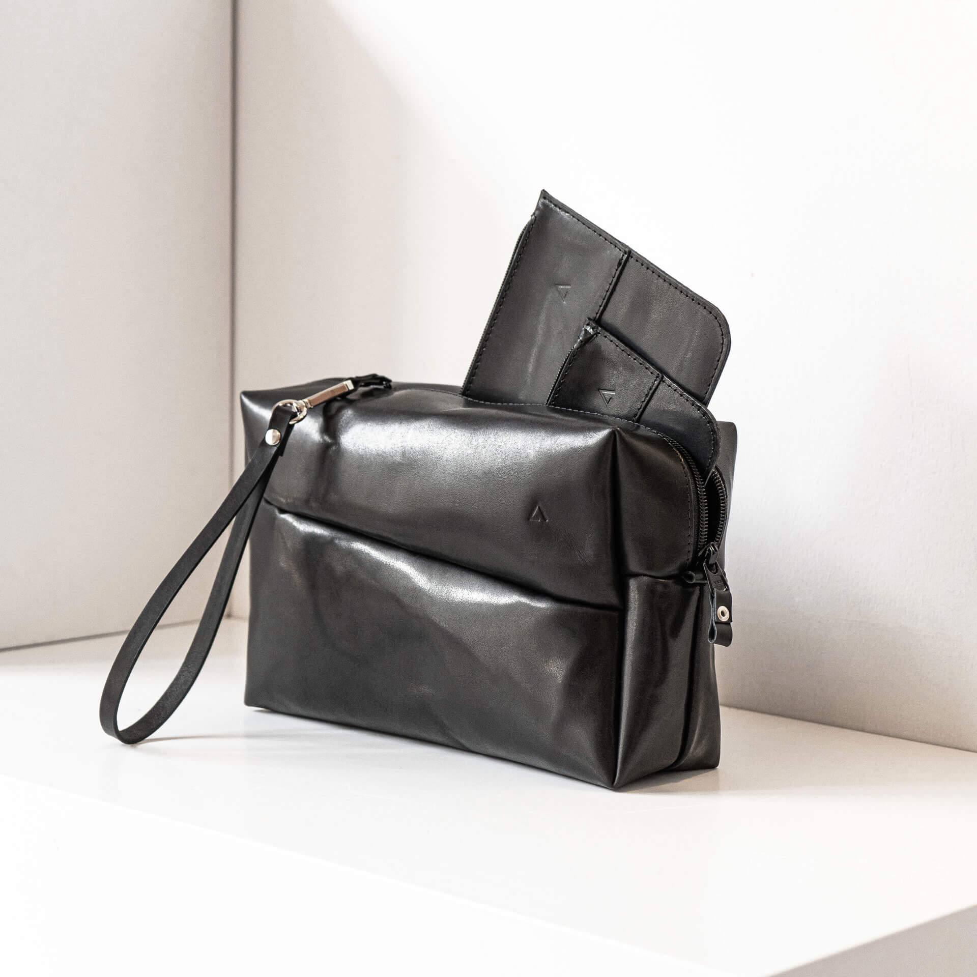 Kulturbeutel-TAO-Franziska-Klee-Naturleder-Washbag-Waschtasche-Set-schwarz-geoelt