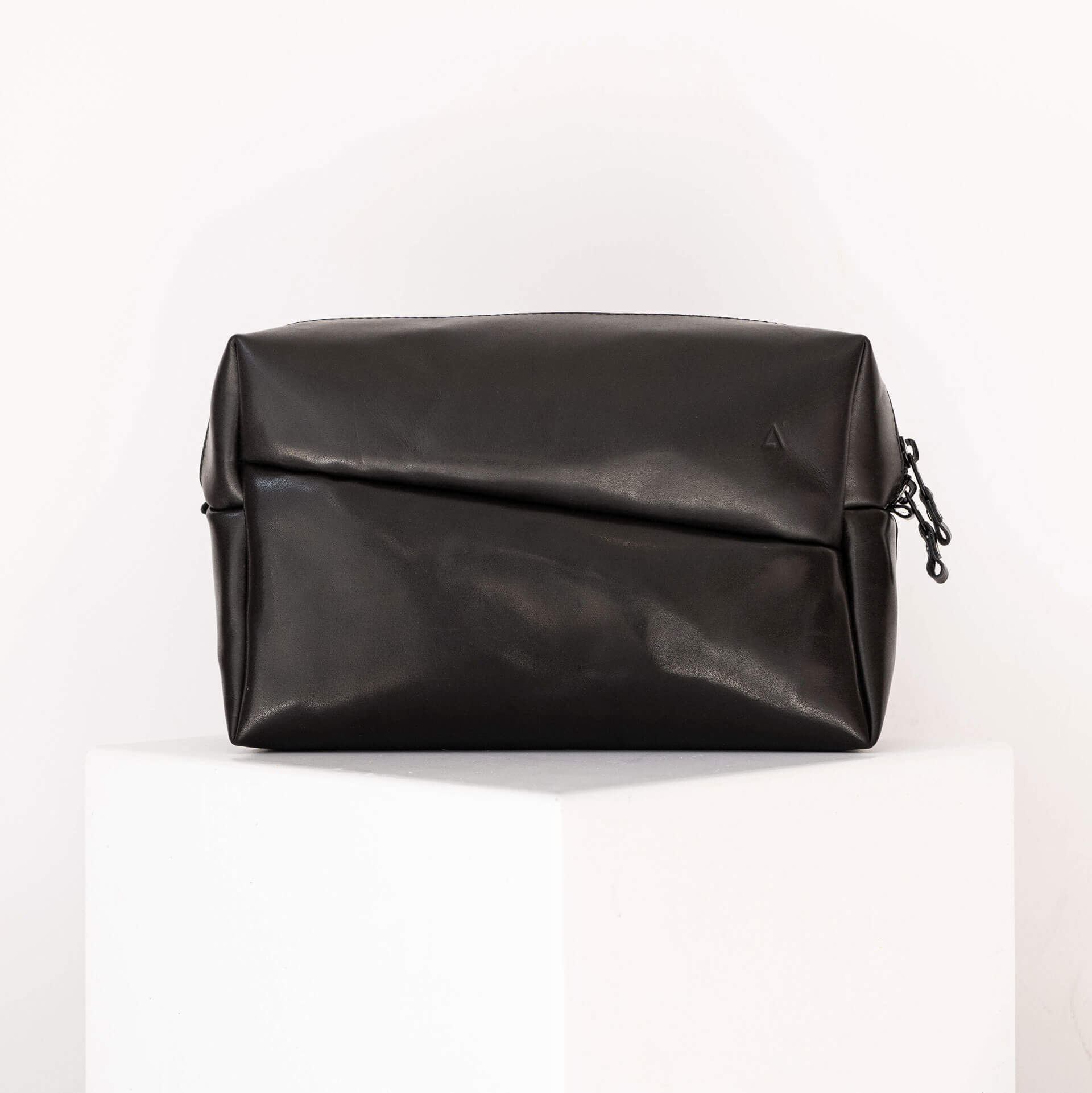 Kulturbeutel-TAO-Franziska-Klee-Naturleder-Washbag-Waschtasche-front