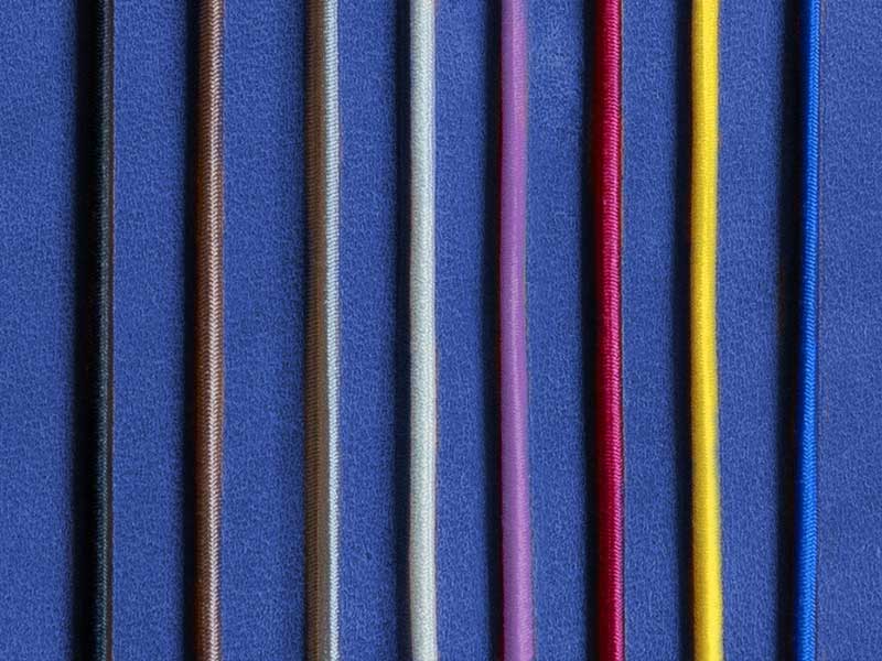 Beispiel wie unsere Verschlussbänder auf dem Leder aussehen