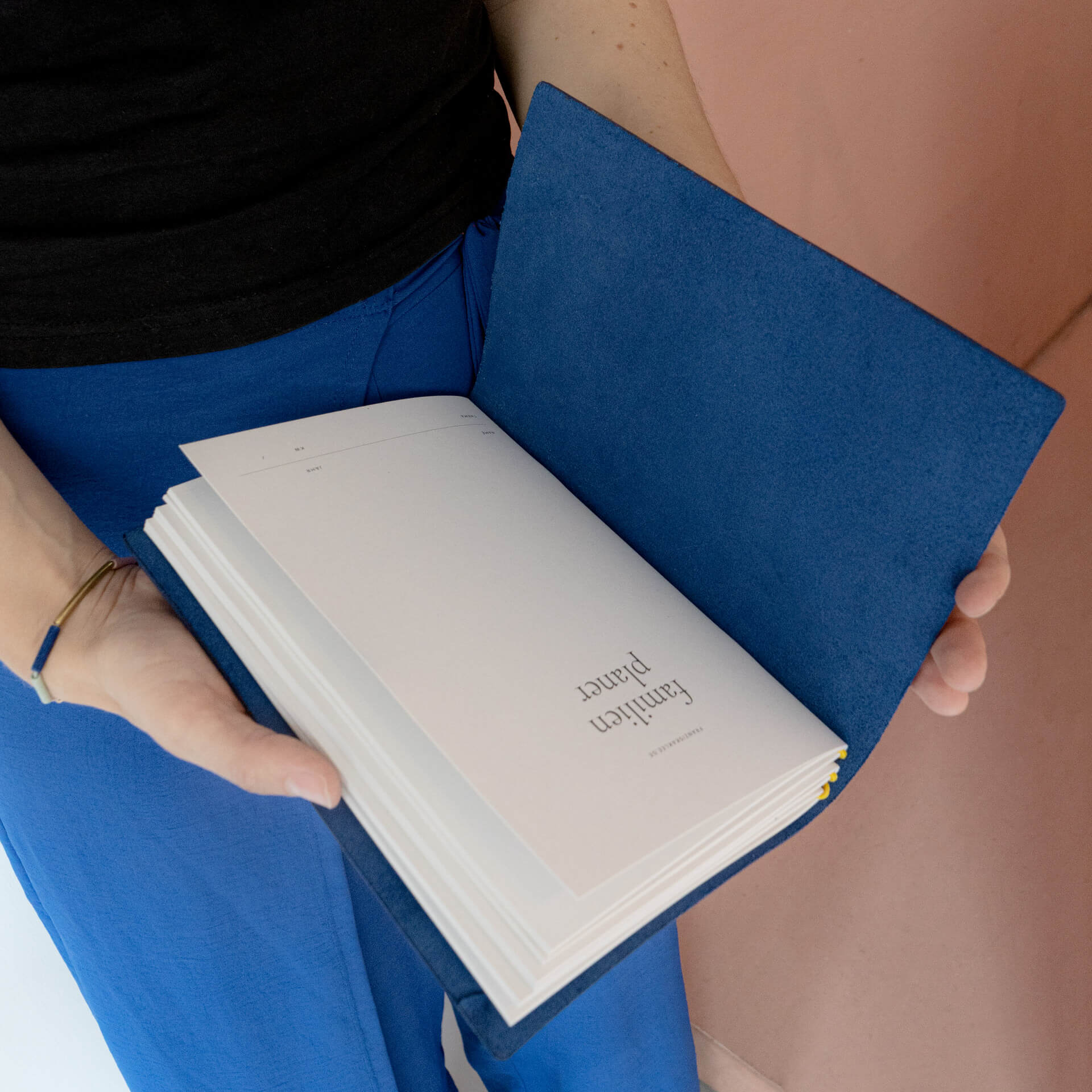 Notizbuchhülle-LIU-A5-cognac-Naturleder-Franziska-Klee-06-mood3q