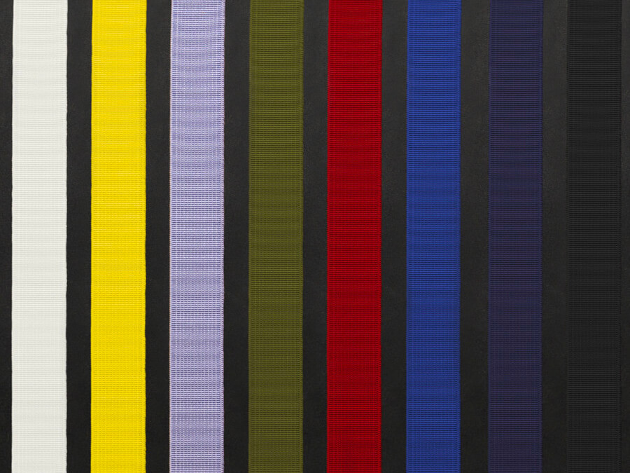 Beispiel wie eine Prägung auf schwarzem Leder aussieht