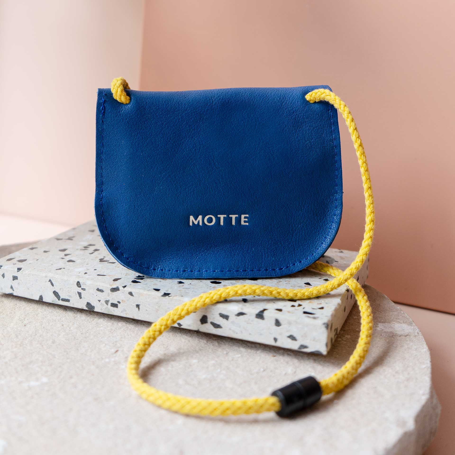 Kindertaeschchen-FIZ-Konfigurator-royalblau-curry-rosa-Praegung-q