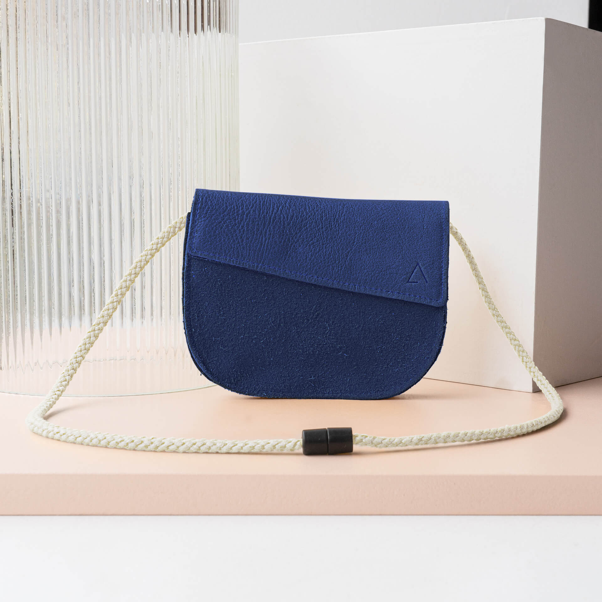 Kindertasche-FIZ-Naturleder-Franziska-Klee-royalblau-Band-weiss