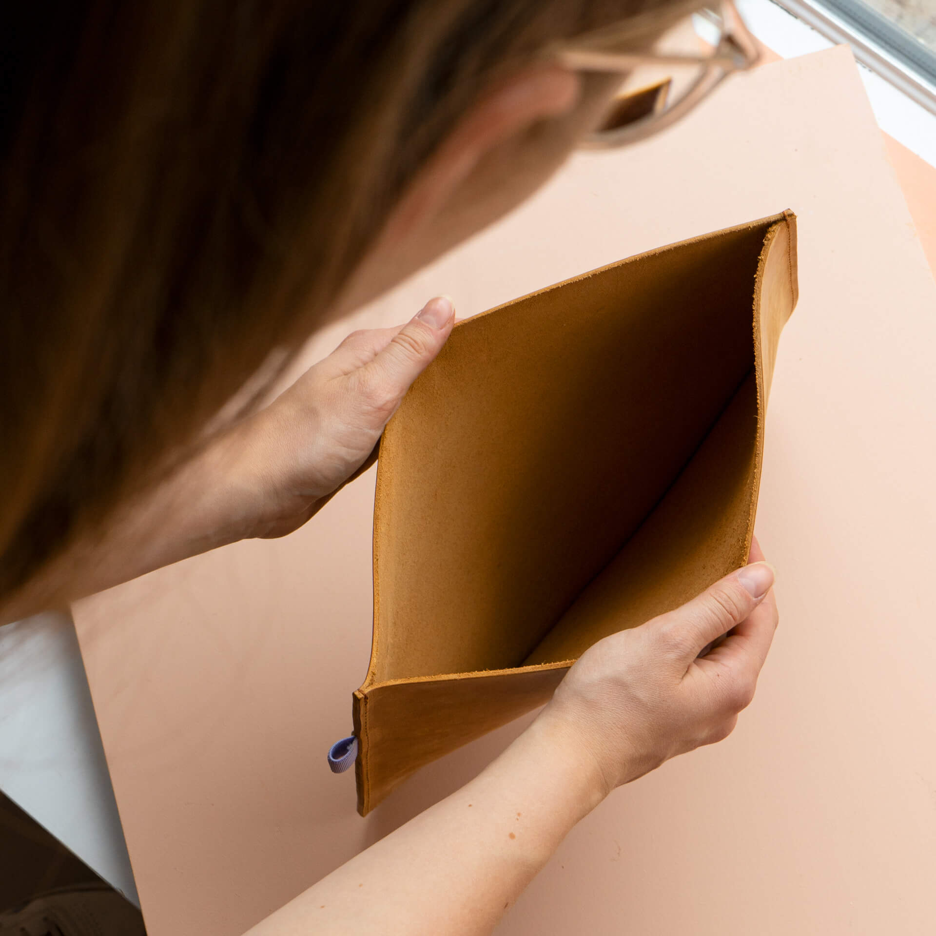 Laptophuelle-ADA-Franziska-Klee-cognac-mood-innen