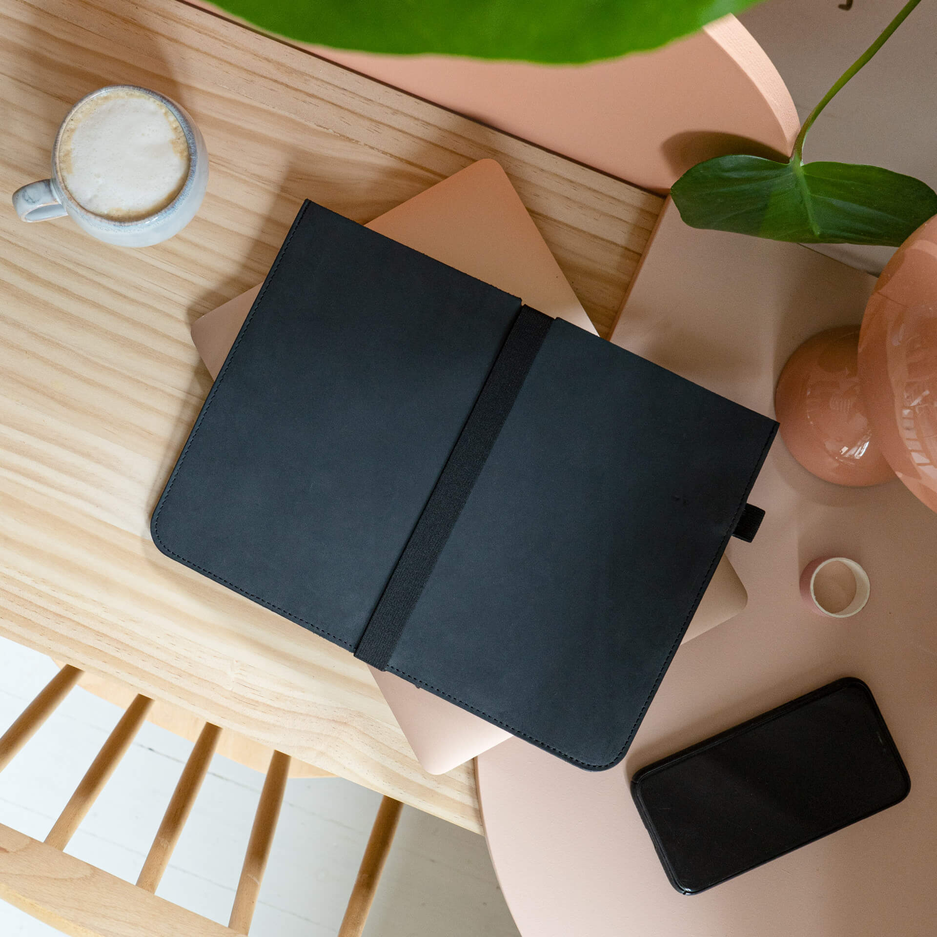 Laptophuelle-ADA-Franziska-Klee-kohle-mood-schreibtisch-q