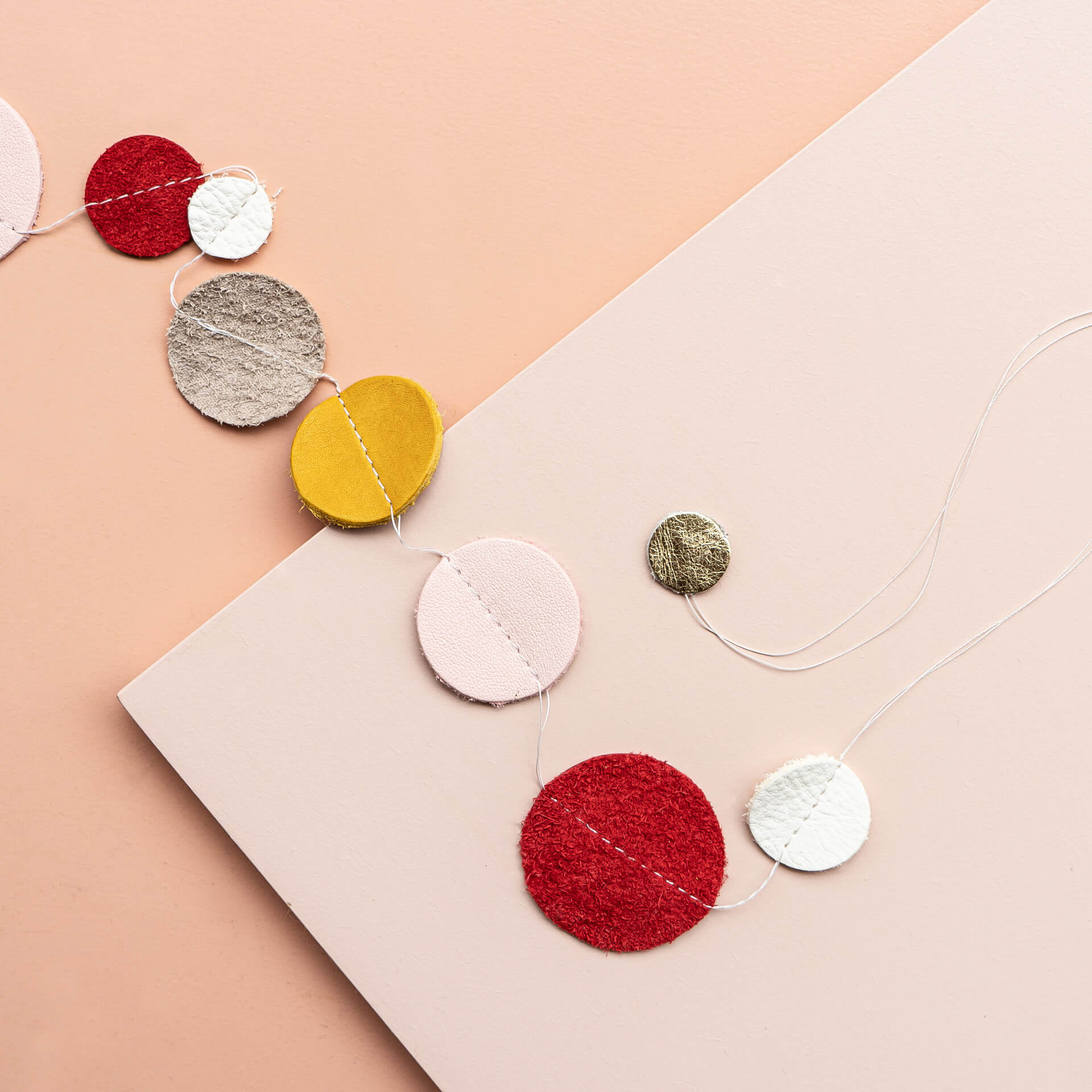 Girlande-YAY-Kindergeburtstag-Deko-wiederverwendbar-Naturleder-Franziska-Klee