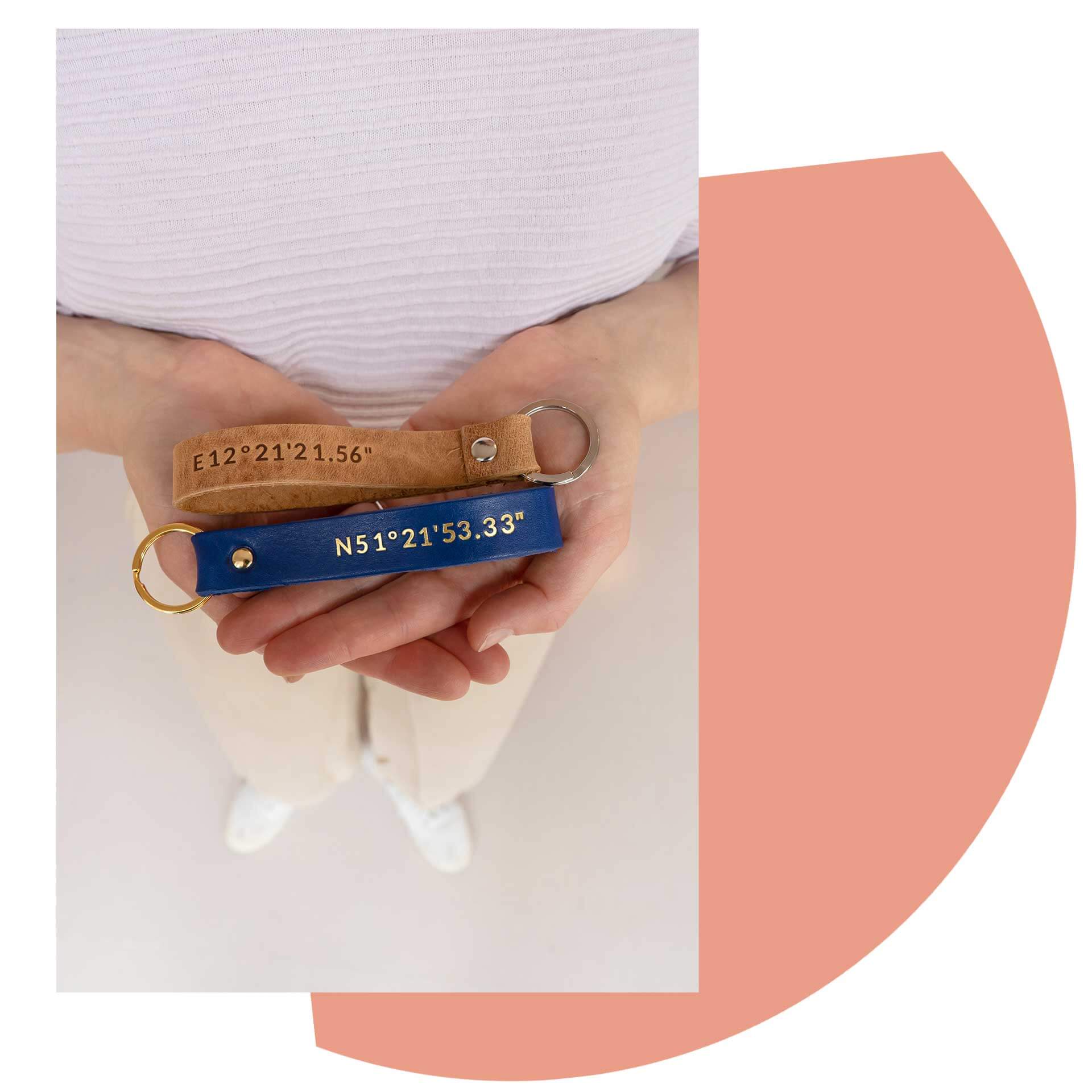 Ein Schlüsselband mit den Koordinaten des Lieblingsortes ist eine schöne Geschenkidee.