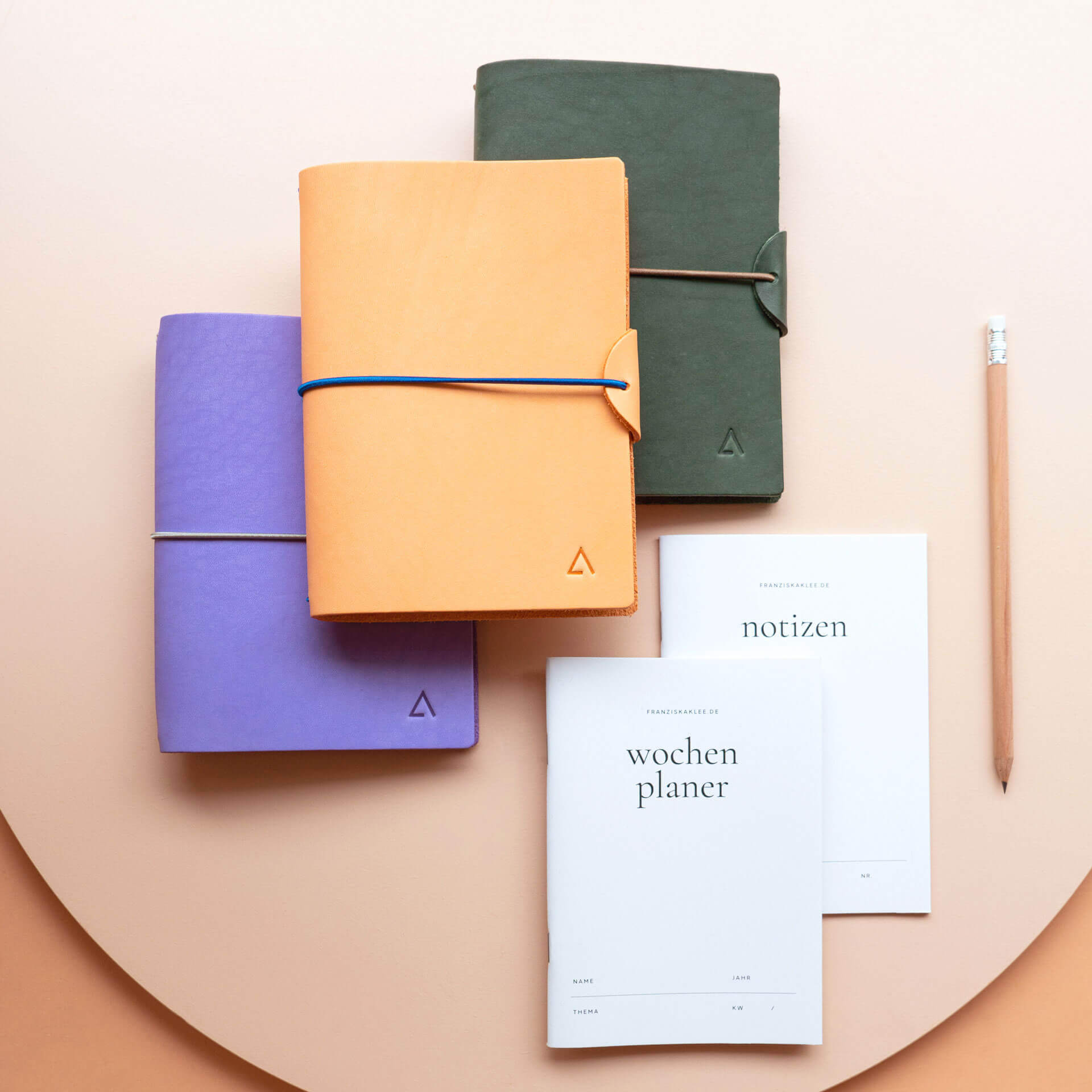 LIU-Notizbuchhuelle-Naturleder-Franziskaklee-Alle-bunt