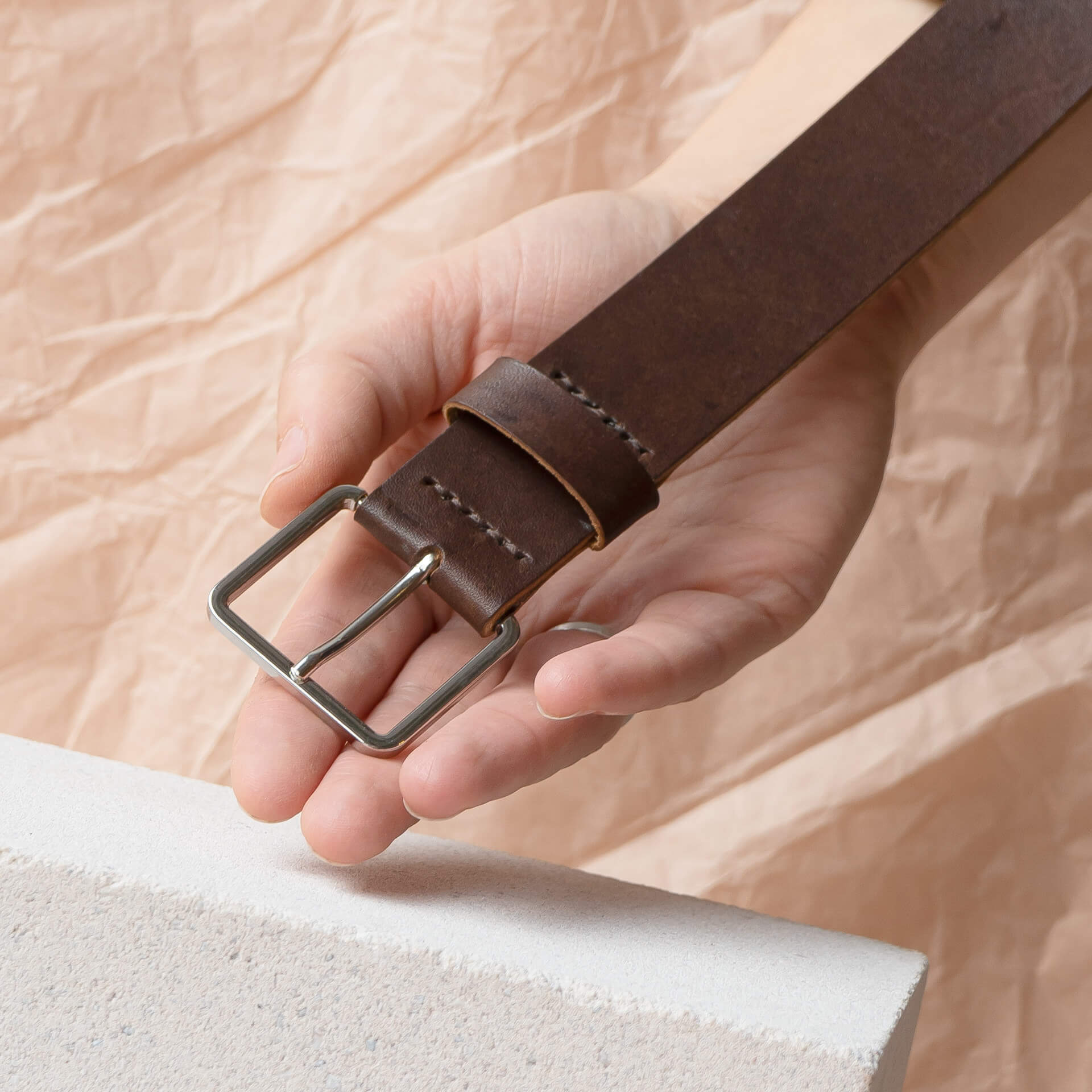 Guertel-breit-3cm-FranziskaKlee-Naturleder-dunkelbraun-mood-hand